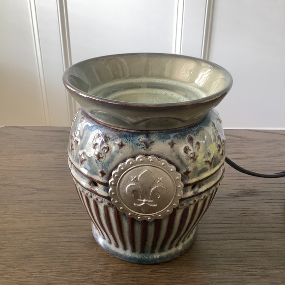 NEW Scentsy Warmer In Charlemagne Authentic - Picture 9 of 15